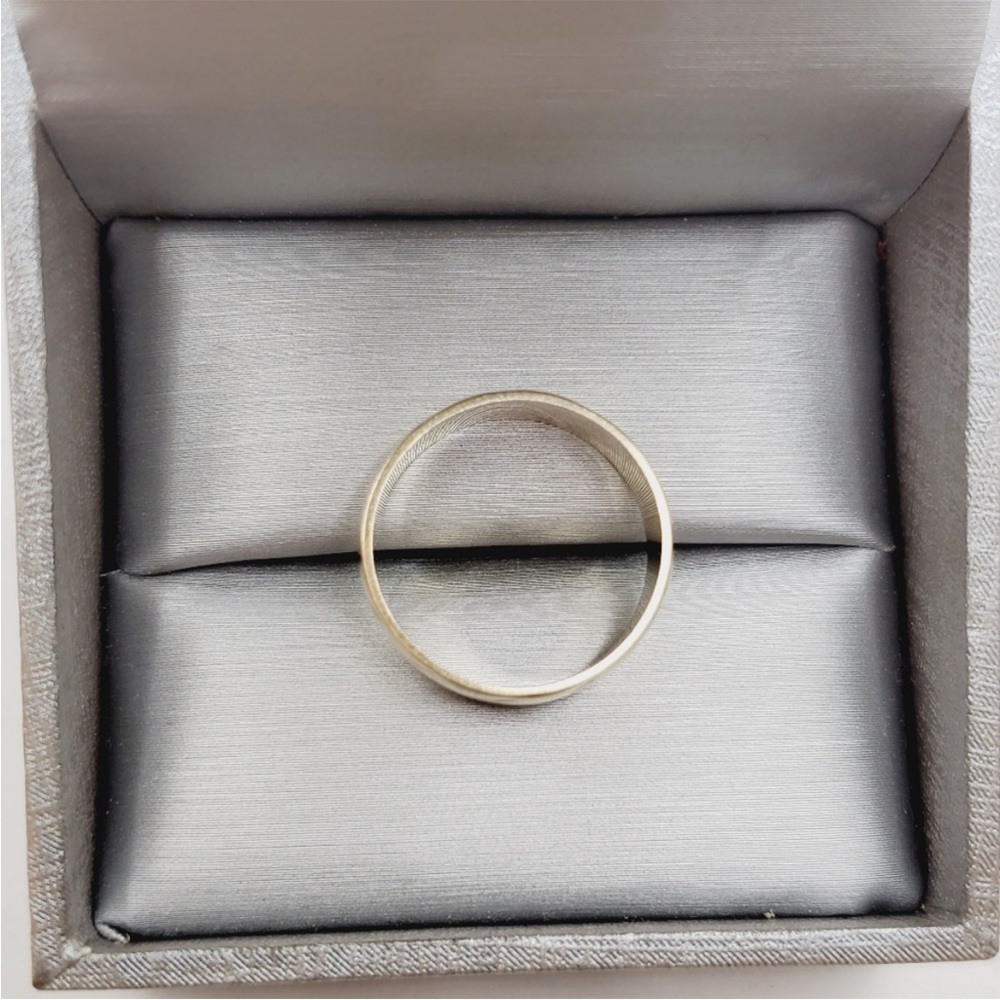 14k Solid Yellow Gold Etched Wedding Band Vintage Ring - Picture 2 of 7